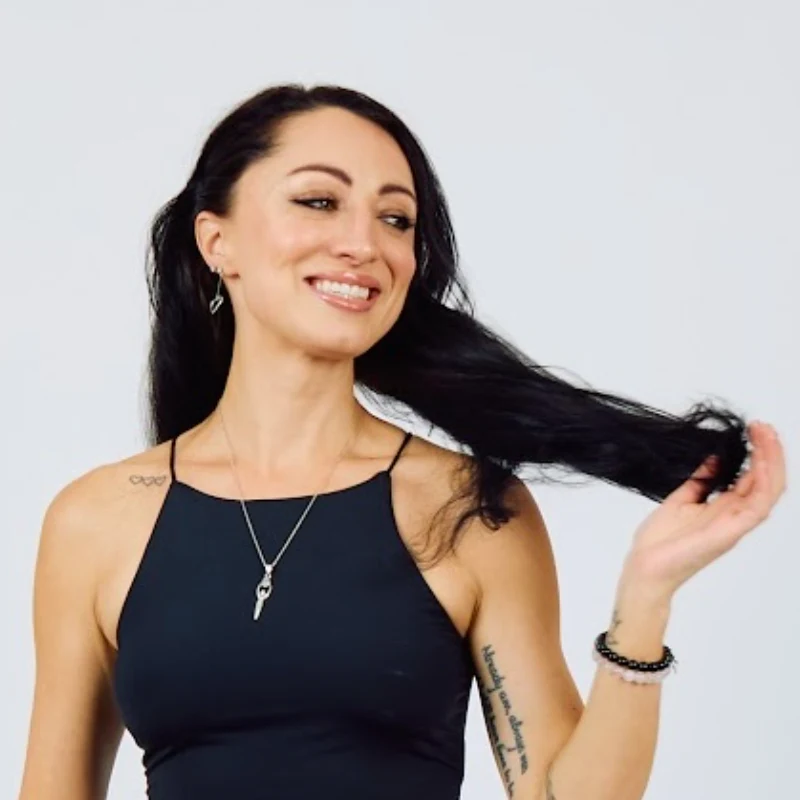 Leela Holt